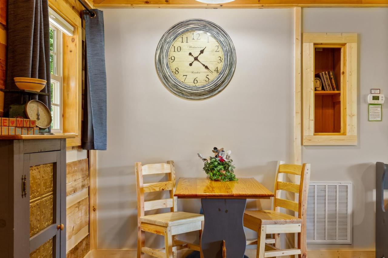 Nestled Inn McCookville Eksteriør bilde